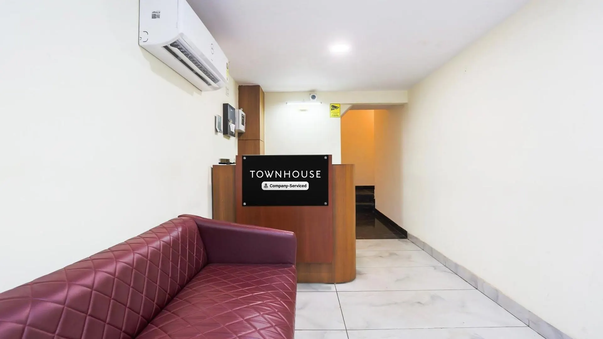 Super Townhouse Vikaspuri Hotel Delhi  4*, Delhi (National Capital Territory of India)