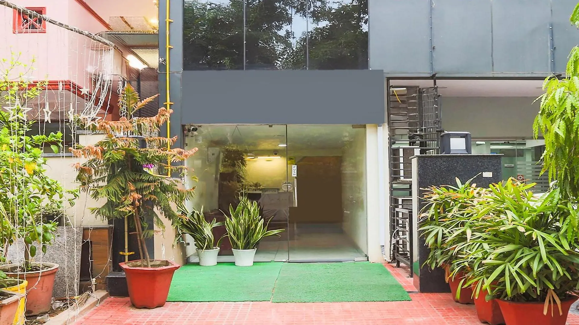 Super Townhouse Vikaspuri Hotel Delhi  4*, Delhi (National Capital Territory of India) India
